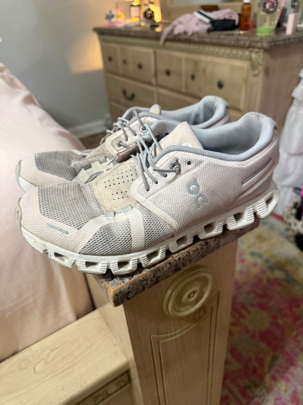 On cloud tennis shoes